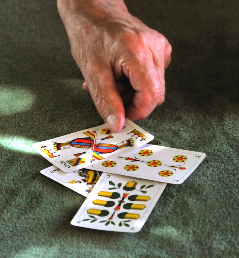 Jasskarten auf dem Jassteppich