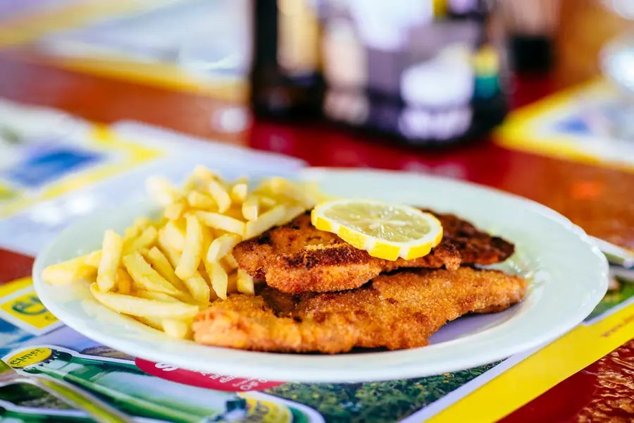 Schnitzel mit Pommes Frites