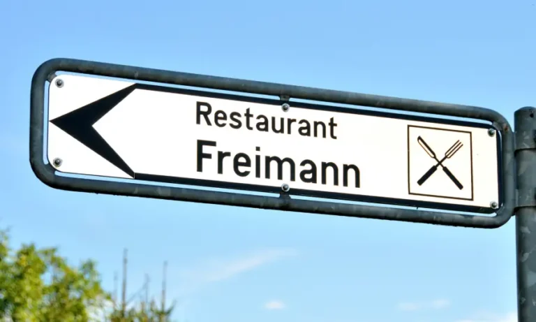 Wegweiser zum Restaurant Freimann